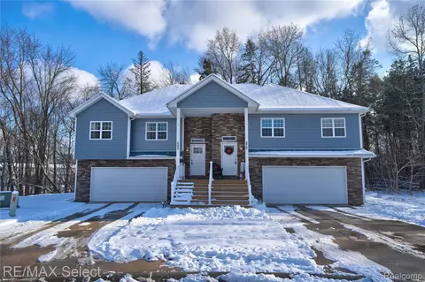 270 Whispering Pines Dr, Fenton, MI 48430