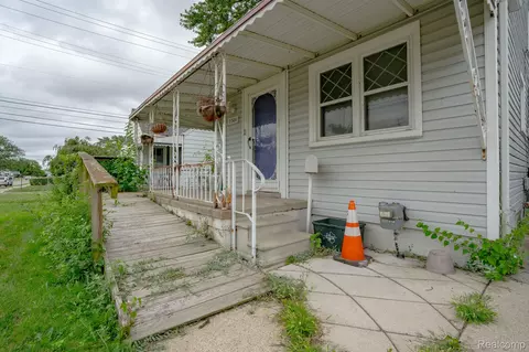 Exterior - 23011 Normandy Ave, Eastpointe, MI 48021 photo 4 of 4