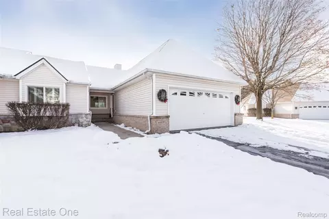 61019 Evergreen Ct #22, South Lyon, MI 48178