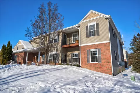 753 Eagle Dr, Fenton, MI 48430