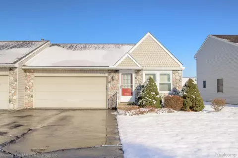 446 Stonehaven Ct #14, Milan, MI 48160