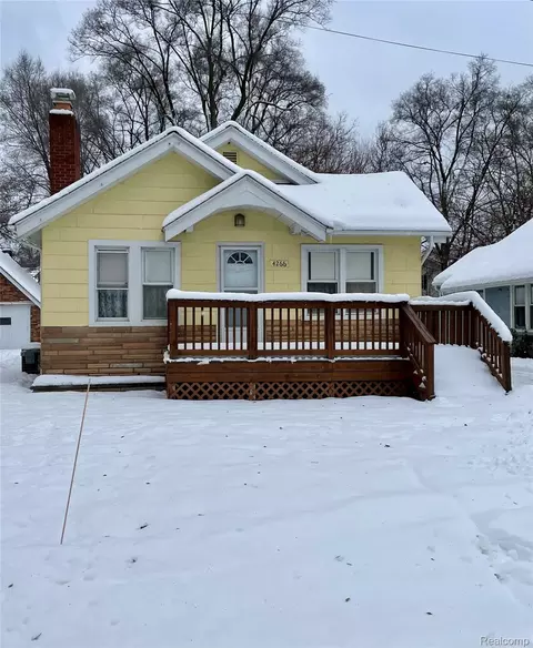 4266 Linda Ct, Waterford, MI 48329