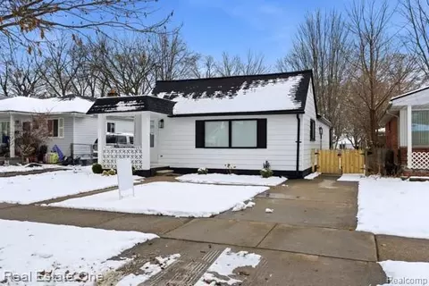 4005 Weddell St, Dearborn Heights, MI 48125
