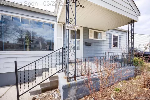 17150 Matthews St, Riverview, MI 48193