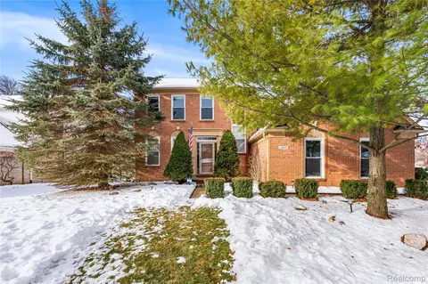 489 N Washington St, Lake Orion, MI 48362