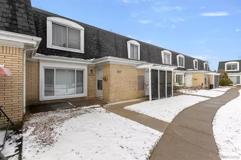 29756 City Center Dr #1, Warren, MI 48093