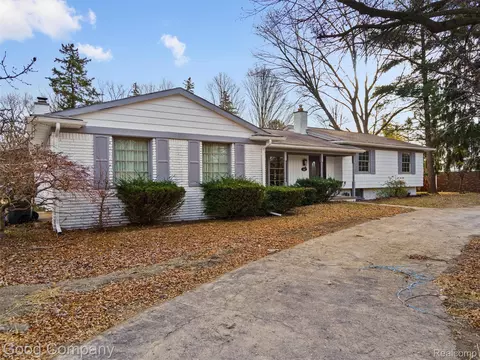 32 Shagbark Dr, Rochester Hills, MI 48309