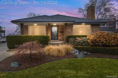 22609 Lange St, Saint Clair Shores, MI 48080