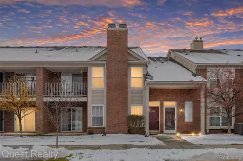 15472 Claremont Dr N, Clinton Township, MI 48038