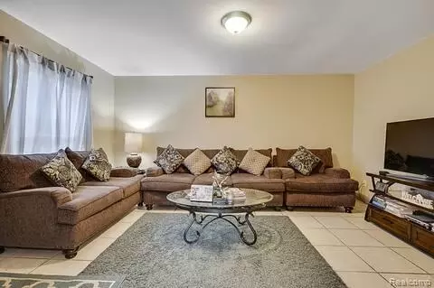 26387 N Alden St N, Madison Heights, MI 48071