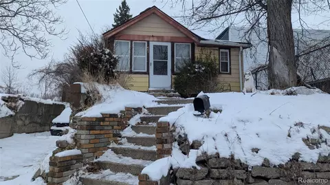 447 E Wilson Ave, Pontiac, MI 48341