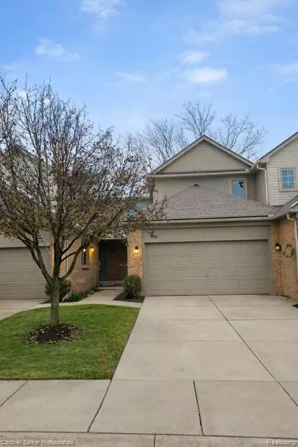 4896 Royal Cove Dr, Shelby Township, MI 48316
