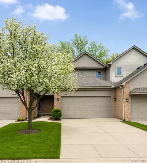 4896 Royal Cove Dr, Shelby Township, MI 48316