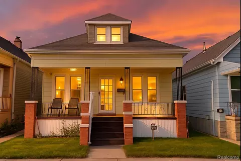 11697 Moran St, Hamtramck, MI 48212