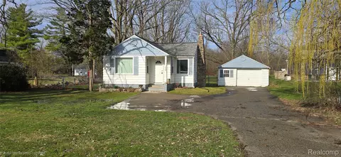 5366 Van Slyke Rd, Mundy, MI 48507