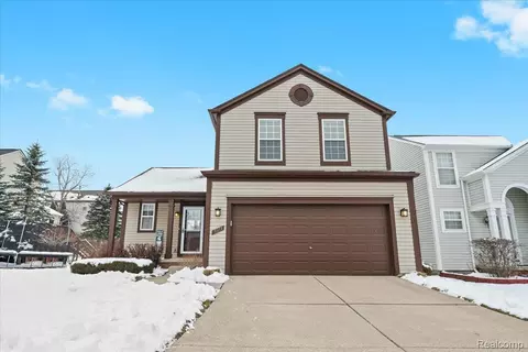 5071 Meadow Crest Cir, Grand Blanc, MI 48442