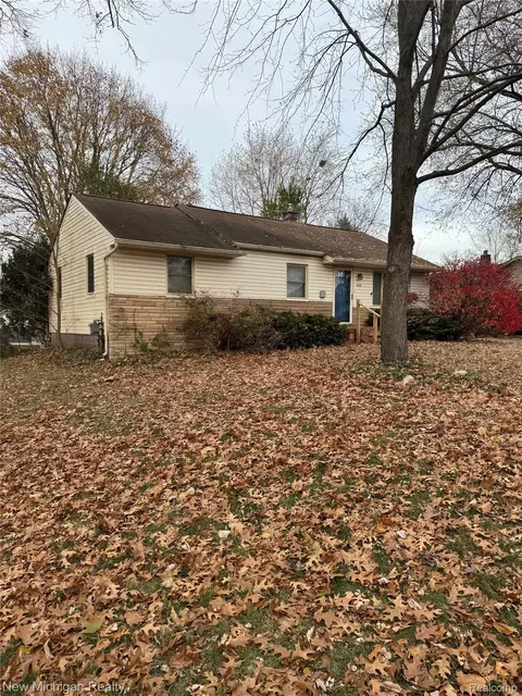 5458 Vincent Ave, Waterford, MI 48327