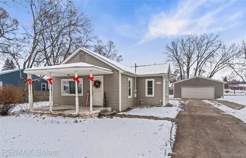 2253 Russell St, Grand Blanc, MI 48439