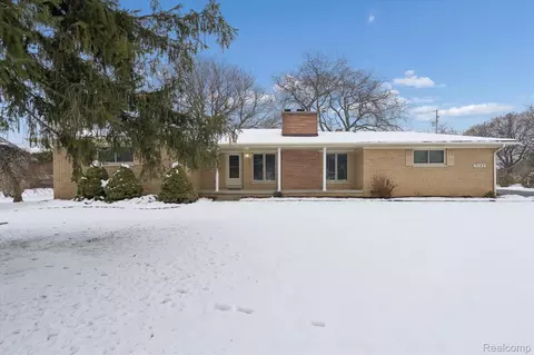 7127 Meadowvue Dr, Grand Blanc, MI 48439