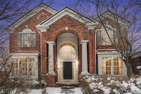 45247 Oak Forest Dr, Northville, MI 48168