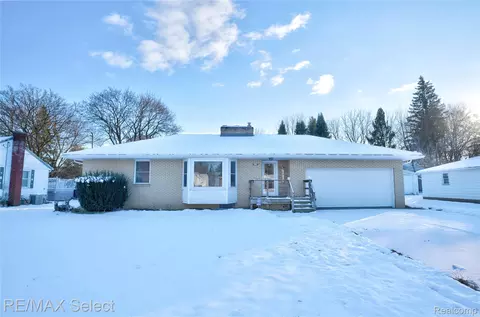 4298 Farmcrest St, Burton, MI 48509