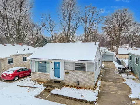 18609 Gillman St, Livonia, MI 48152