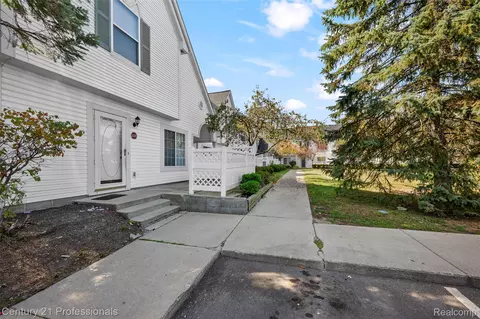 22271 Atlantic Pointe, Farmington Hills, MI 48336