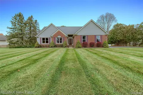 13461 Daleview Ct, Green Oak, MI 48178