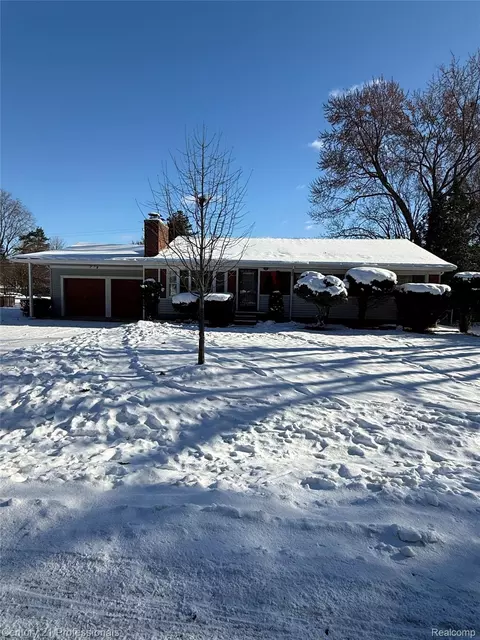216 Nevada Ave, Rochester Hills, MI 48309