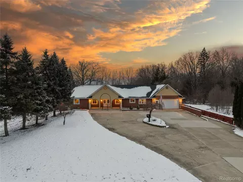 24700 West Rd, Brownstown, MI 48134