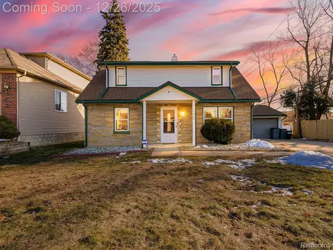 1652 Van Courtland Dr, Troy, MI 48083