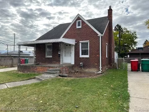15852 Semrau Ave, Eastpointe, MI 48021
