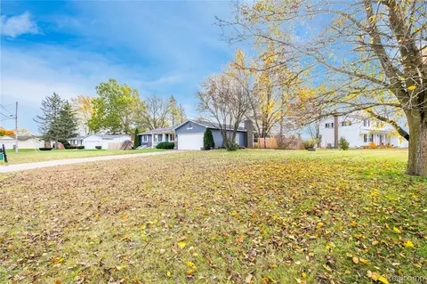 7121 S Fork Dr, Swartz Creek, MI 48473