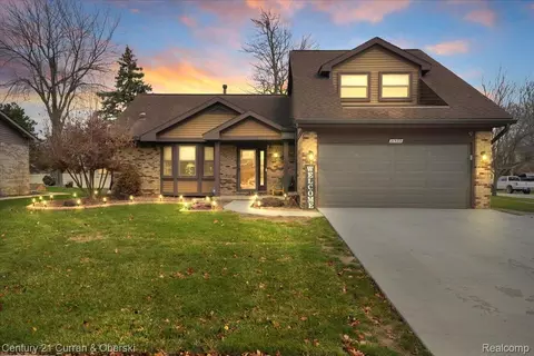 21539 Deerfield Dr, Woodhaven, MI 48183