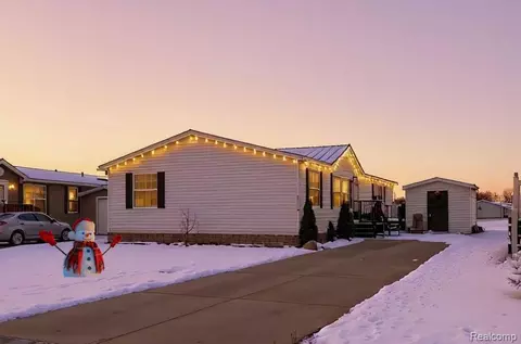 29224 Hidden Riv, Gibraltar, MI 48173