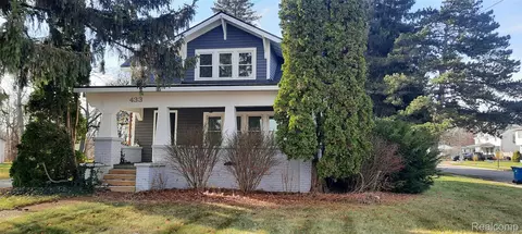 433 N Saginaw St, Holly, MI 48442