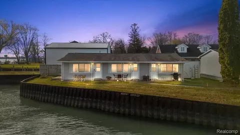 9287 N River Rd #3, Clay, MI 48001