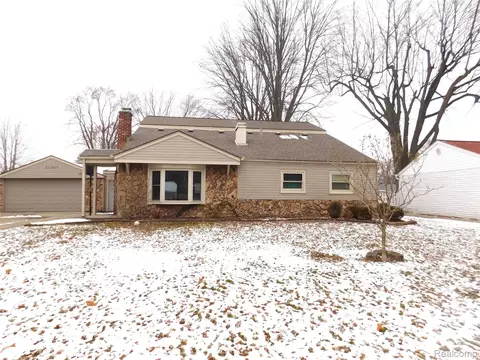 21367 Wendell St, Clinton Township, MI 48036