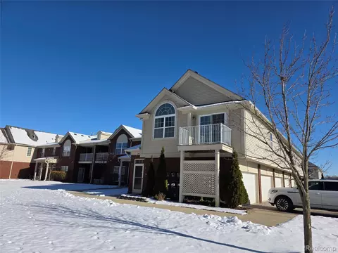 29745 Fox Run Cir, Warren, MI 48092