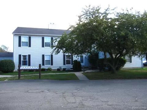 17024 Beach St, Clinton Township, MI 48038