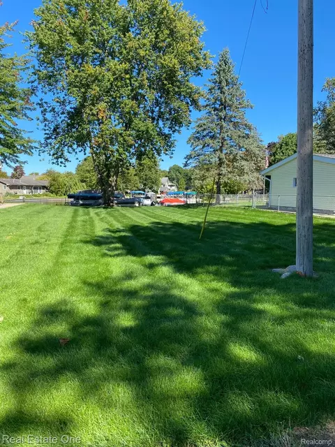 0 Glenroylet Dr, Hamburg, MI 48139