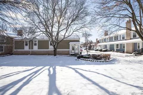 20940 E Glen Haven Cir #46, Northville, MI 48167