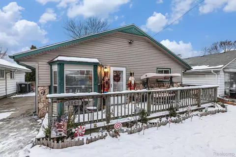 7866 Dudley St, Taylor, MI 48180