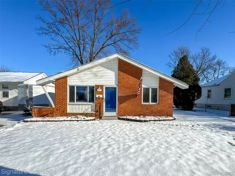 3296 Cumberland Rd, Berkley, MI 48072