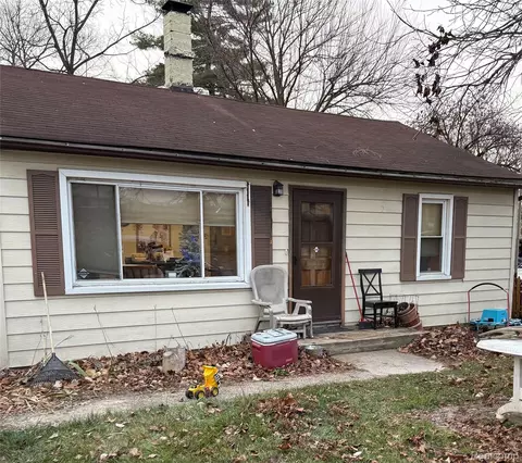 20823 Pearl St, Farmington Hills, MI 48336