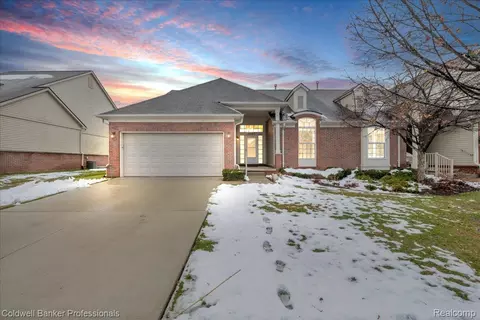 28167 Belmonte Dr, Lyon, MI 48165