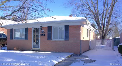 8074 Nightingale St, Dearborn Heights, MI 48127