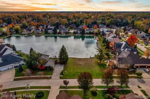 8804 Grace St, Shelby, MI 48317