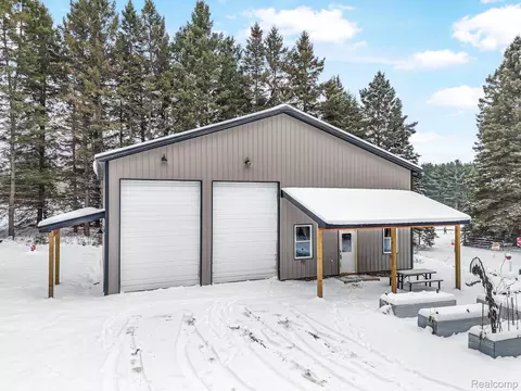 8074 Grosbeak Dr NW, Clearwater, MI 49612