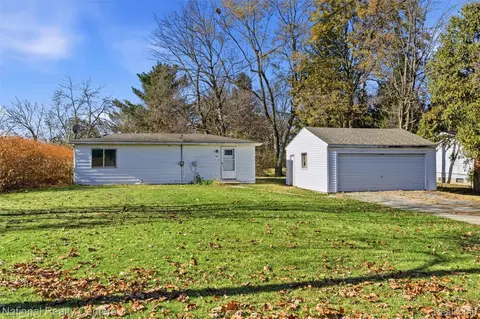 4860 Huston Dr, Lake Orion, MI 48359
